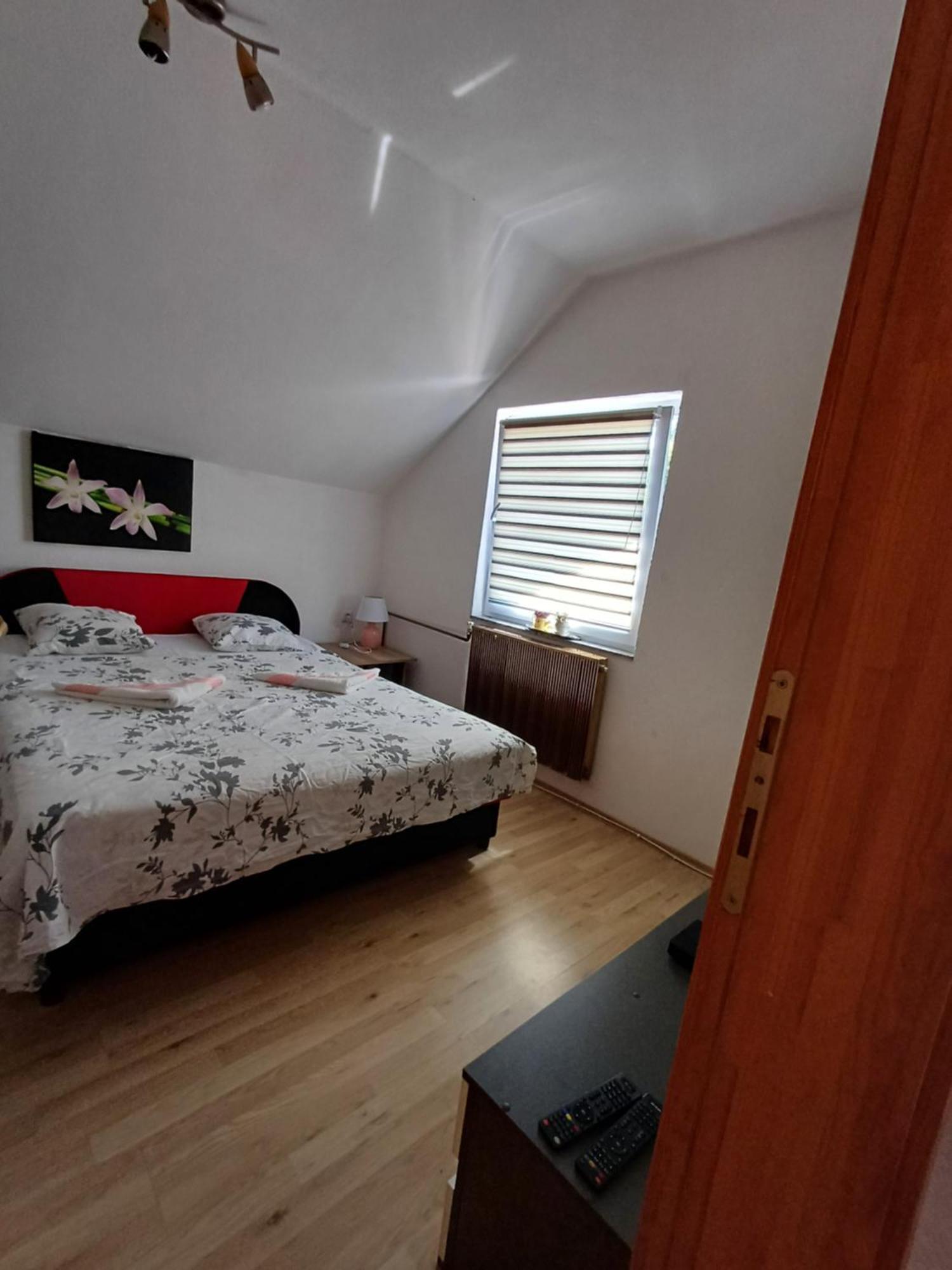 Apartman Denis Una Luzine Exterior photo