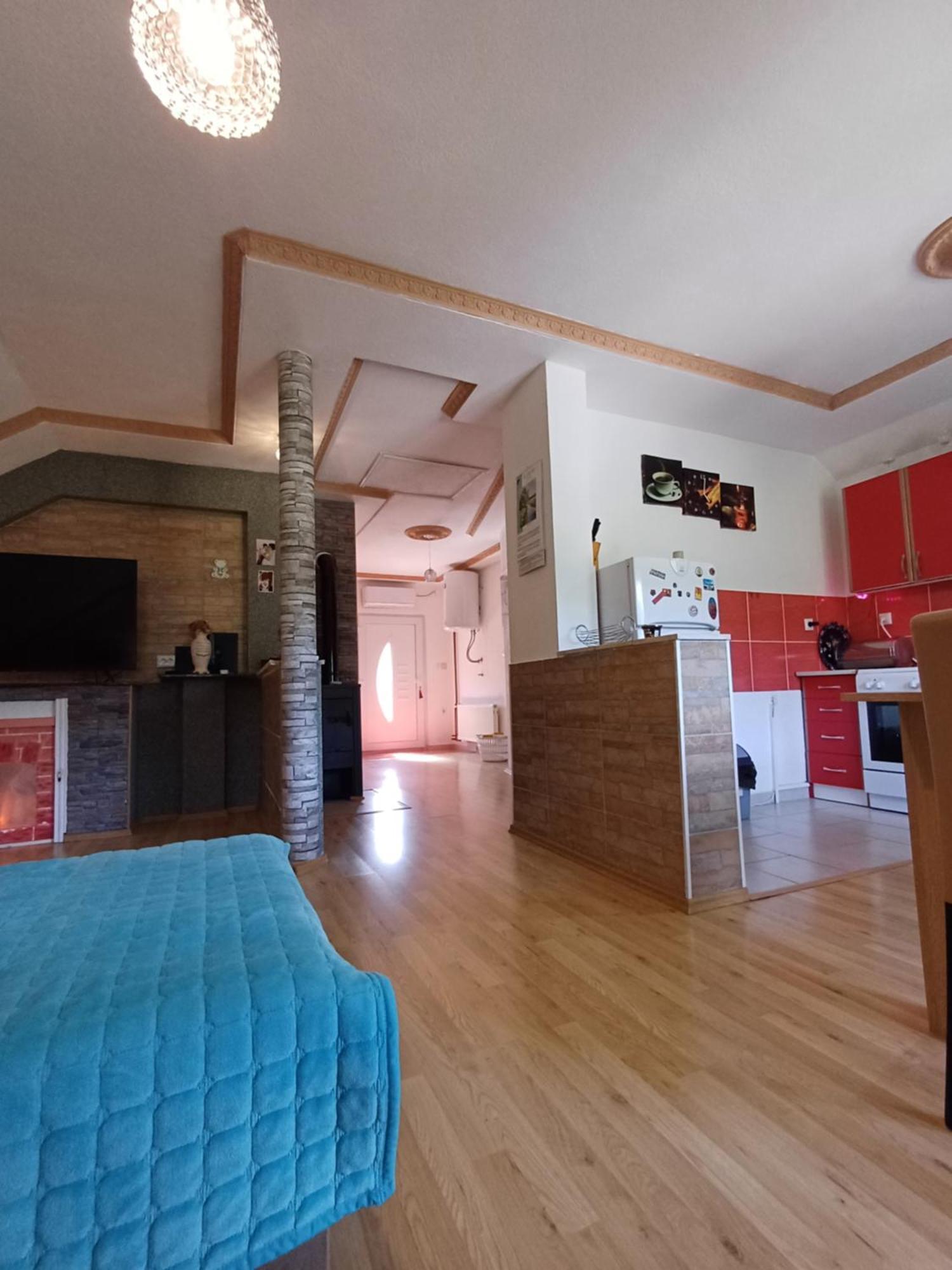 Apartman Denis Una Luzine Exterior photo