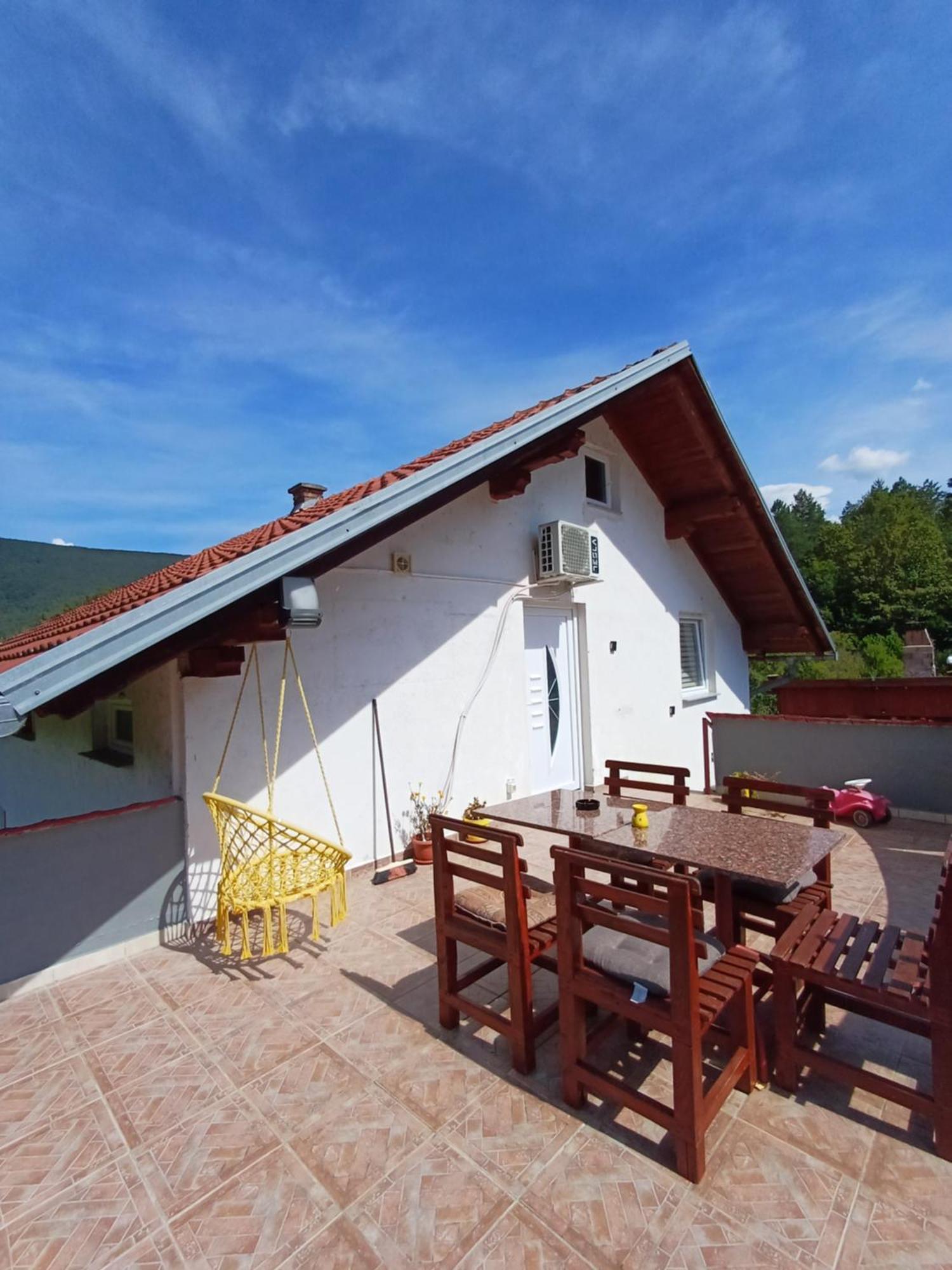 Apartman Denis Una Luzine Exterior photo